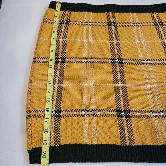 Almost Famous Women's Yellow and Black Plaid Skirt Set- Size XL - Picture 4 of 9
